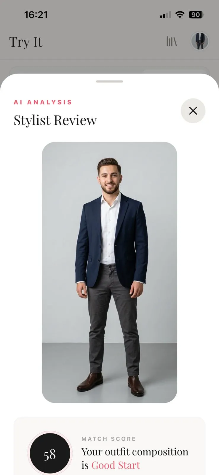 Modesonas stylistgranskningsskärm som visar en fotograferad outfit ovanför dess matchningsbetyg och omdöme.